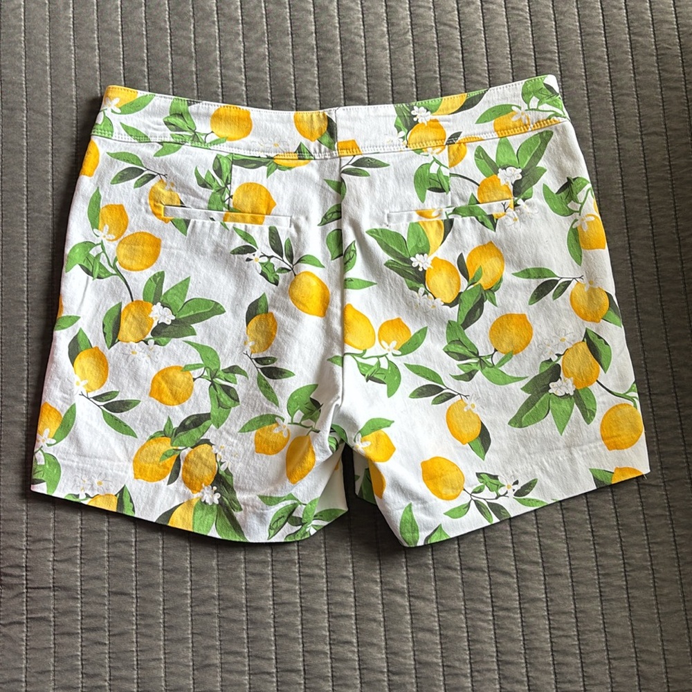 Isaac Mizrahi Tailored Lemon Print Shorts Size 12 - Picture 2 of 6